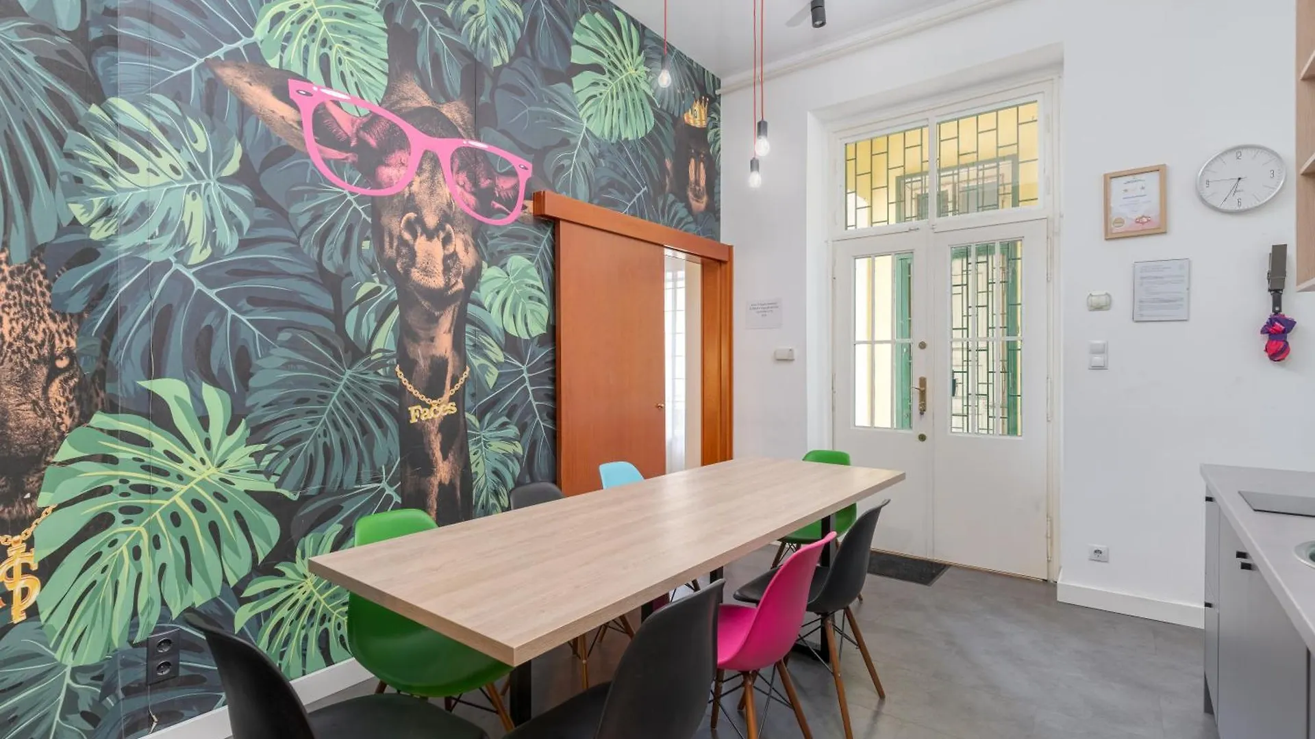 Faces Of Jungle - Funky Design In Vibrant Centre Apartment Budapest Hungary