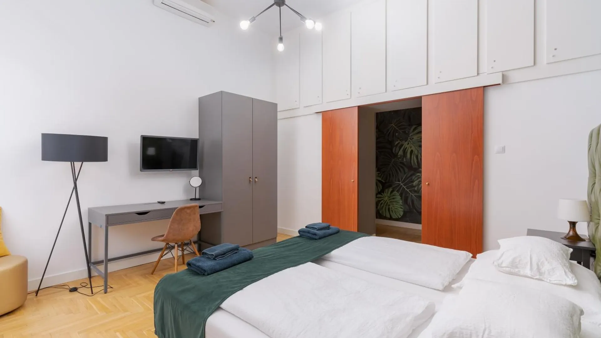 Faces Of Jungle - Funky Design In Vibrant Centre Apartment Budapest 0*,