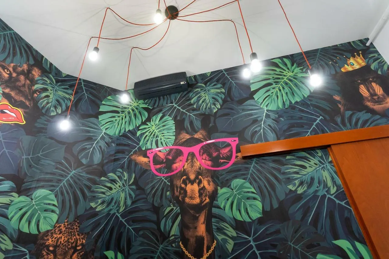 Faces Of Jungle - Funky Design In Vibrant Centre Apartment Budapest Hungary